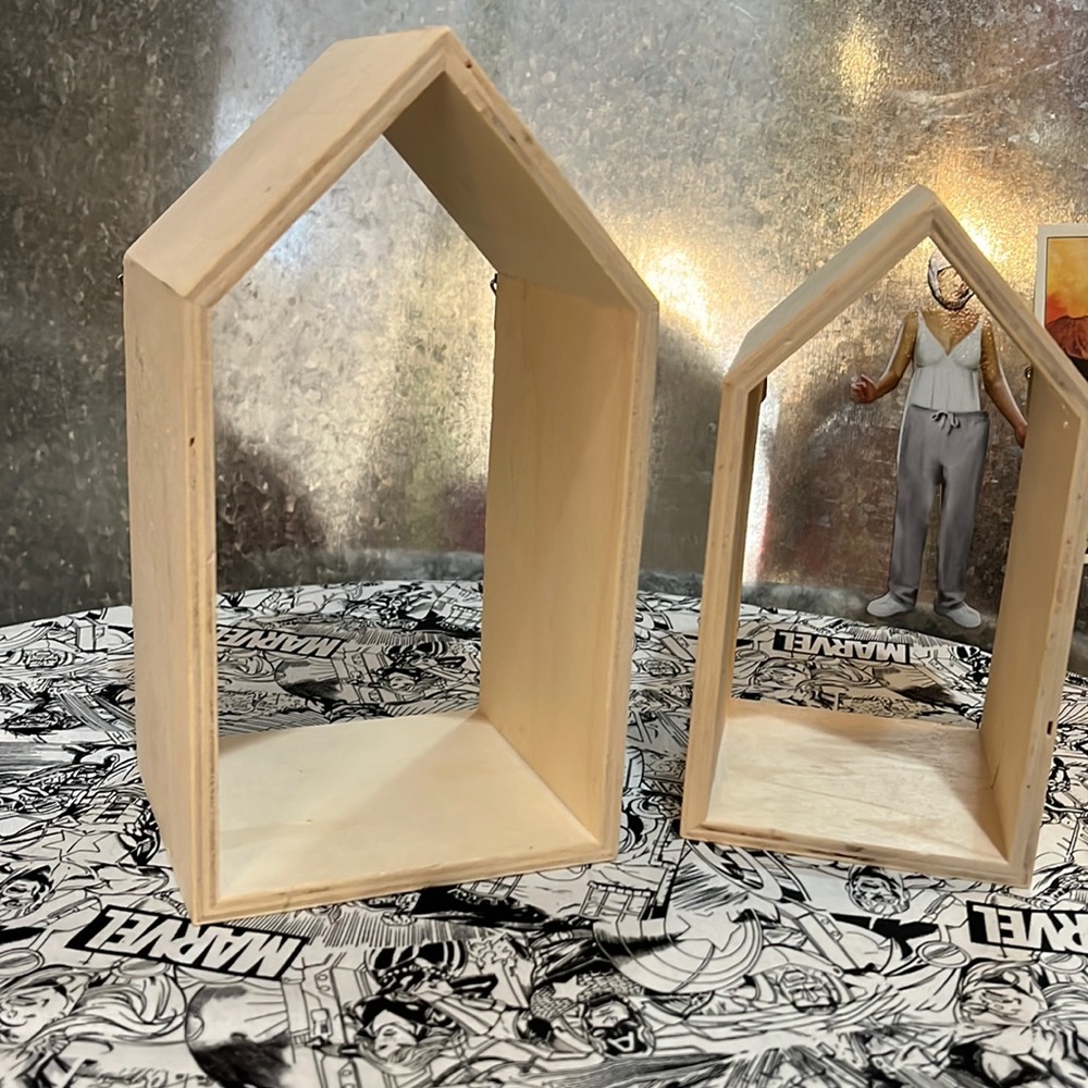 2 wooden deco houses